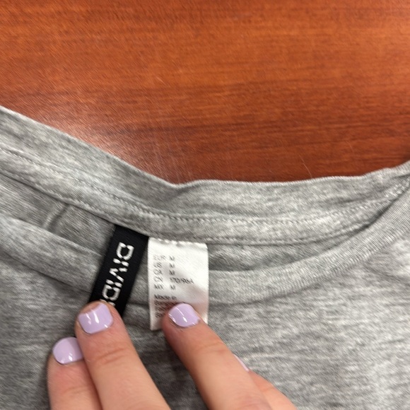 Divided nasa tee M // 092905 - Picture 2 of 2